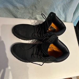 Women’s black Timberland boots size 9M;